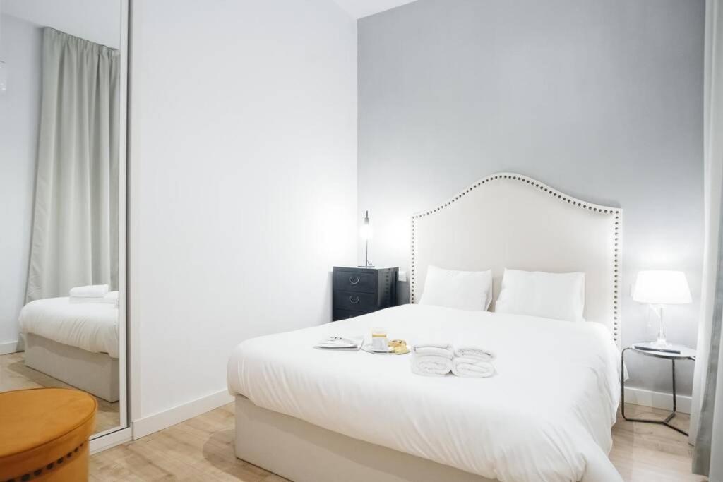 Apartamentos Plaza De Pedro Zerolo III Madrid Ngoại thất bức ảnh